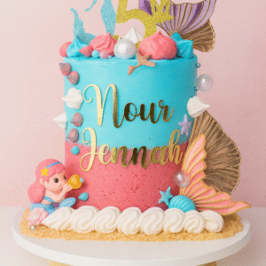 Gâteau sirène bleu et rose décoré de coquillages, perles et figurine de sirène – BGS Pâtisserie Nantes