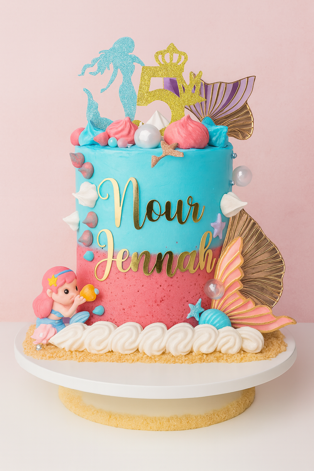 Gâteau sirène bleu et rose décoré de coquillages, perles et figurine de sirène – BGS Pâtisserie Nantes